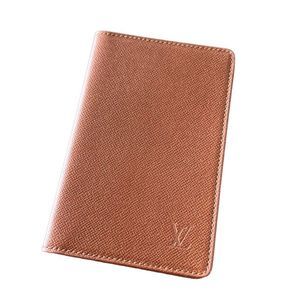 Louis Vuitton Taiga Vintage Credit
Cards Holder